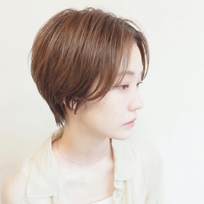 《低温アイロン》でダメージを抑えたショートヘアの巻き髪