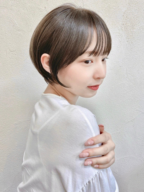 【2023年最新】面長さんに似合うショートヘアは？顔型を活かしたおすすめヘアカタログ10選