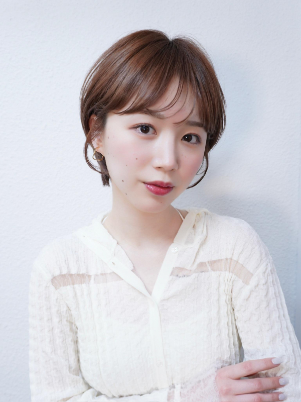 人毛 ショートボブ　少し明るめブラウン Ｍサイズ　前髪がおでこに貼り付かない 2026年春】切りっぱなし ショートボブの髪型・ヘアアレンジ｜人気順