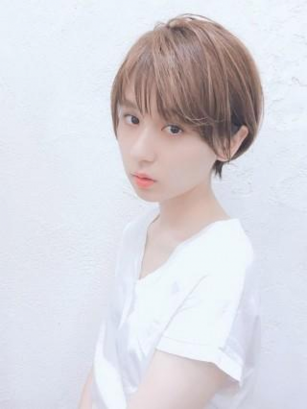 パーマなしで決まる 大人かわいいショート