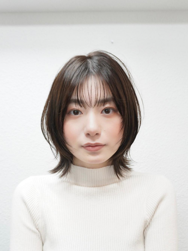 前髪ありくびれミディアムボブ