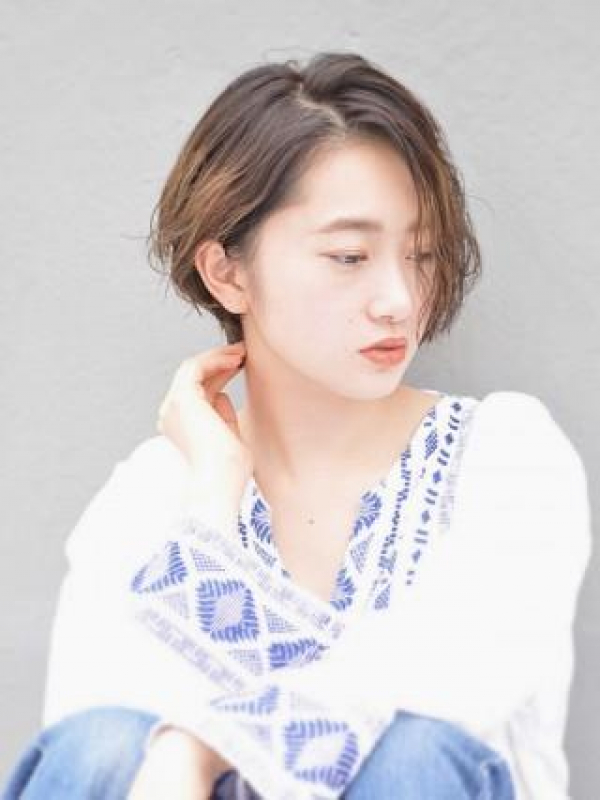 ナチュラルテイスト大人かわいい くせ毛風ショートボブ 青山 表参道の ショートヘア ショートボブ が得意な小さな隠れ家美容室natsuya 美容院 ナチュラルテイスト大人かわいい くせ毛風ショートボブ 青山 表参道の ショートヘア ショートボブ が得意な小さな隠れ家美容室natsuya 美容院